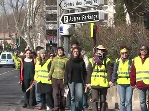 Avignon: une chaîne humaine pour sortir du nucléaire