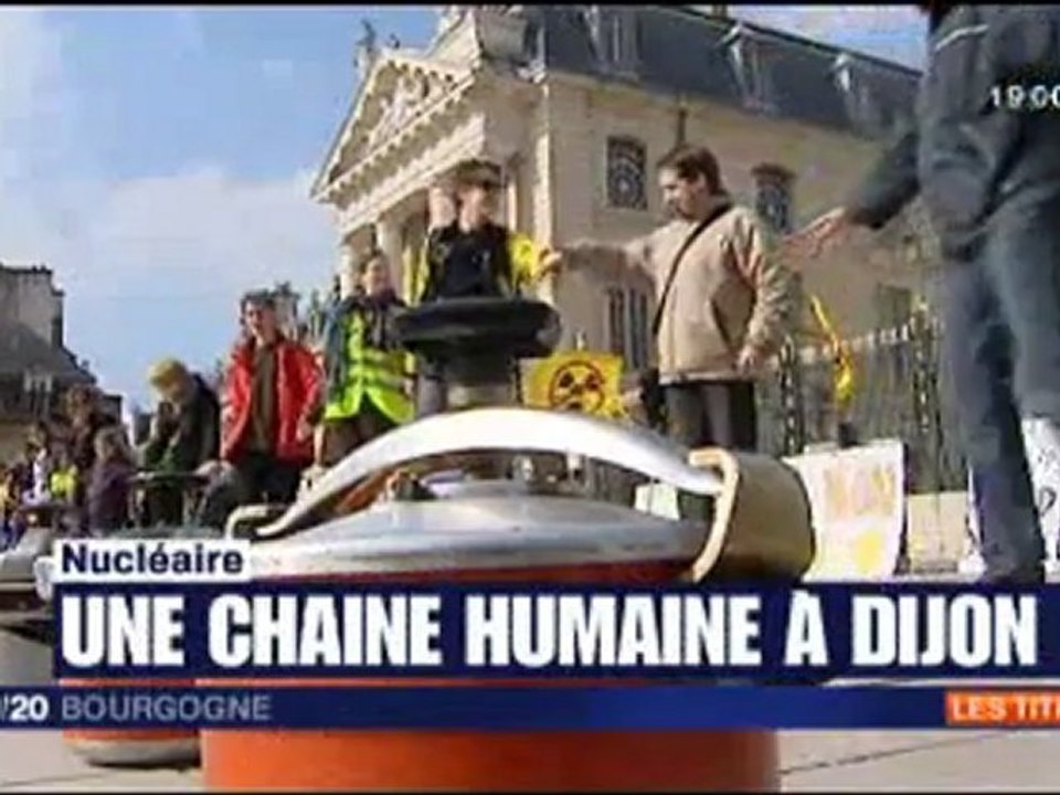 Chaîne humaine à Dijon, pour la sortie du nucléaire