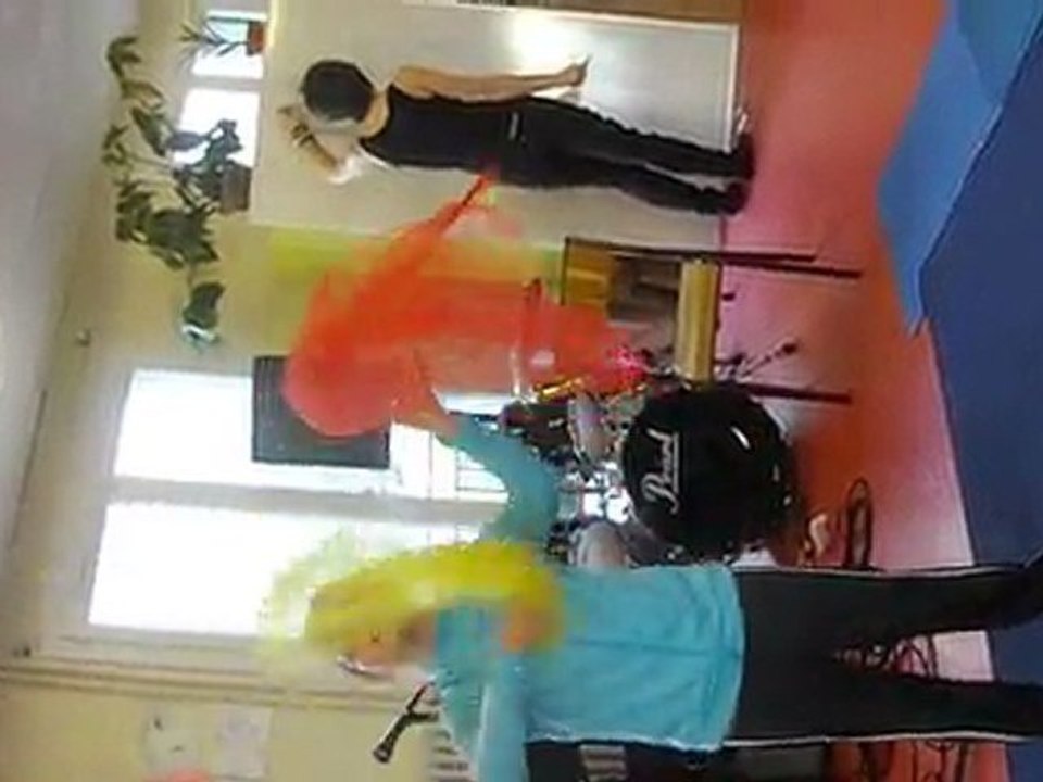 JONGLAGE DES FOULARDS