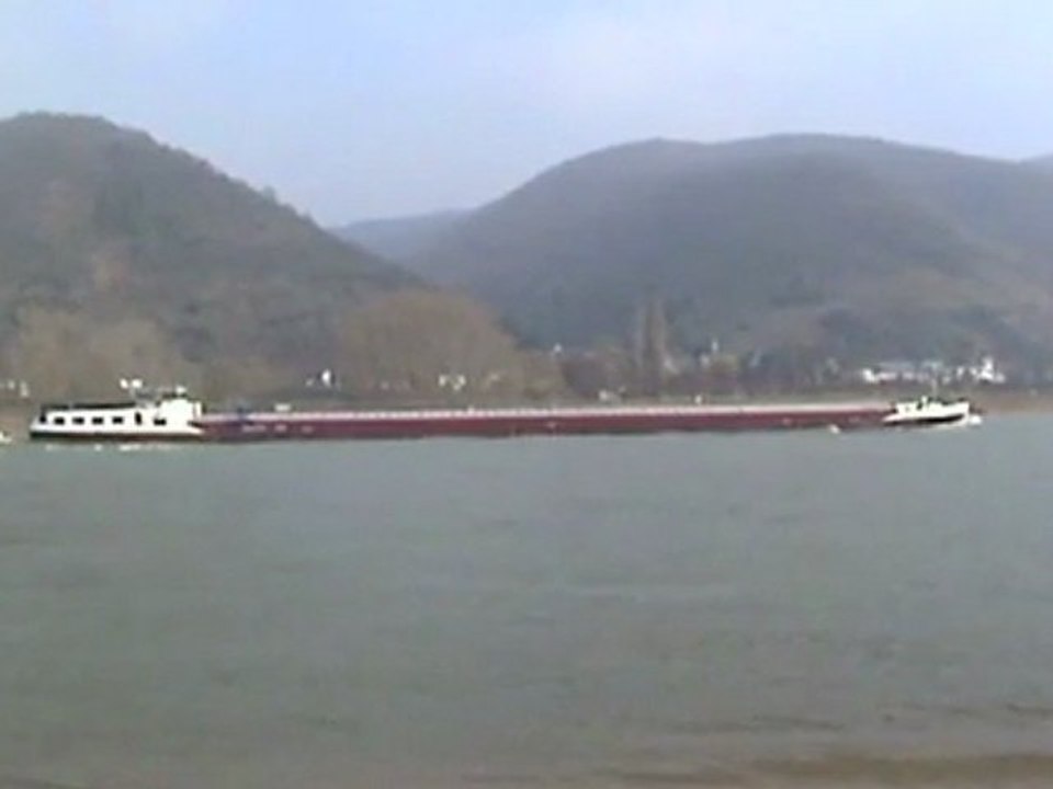 Rheinschiffe bei Brohl - Lützing
