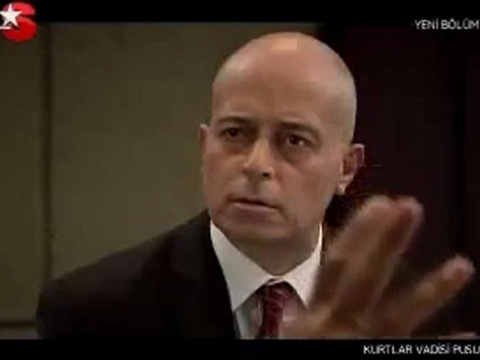 Deli Hüsnü seytanla kafa buluyor..