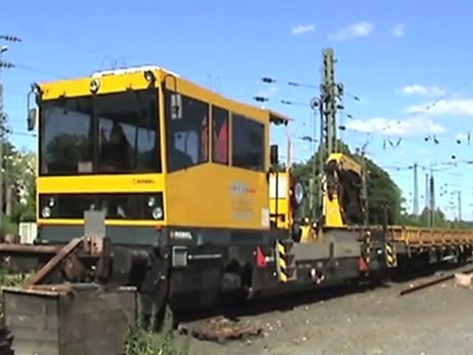 Robel gleiskraftwagen der dgt im bahnhof neuwied