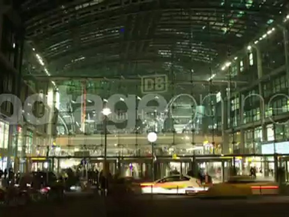 Berlin Central Station footage_010571