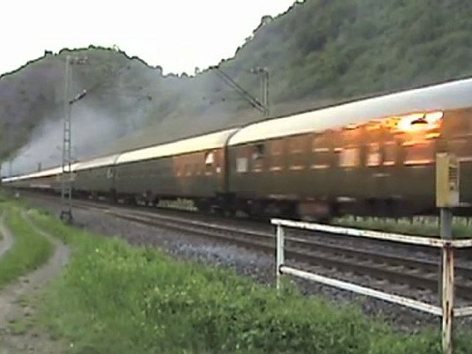 Königsdampf und regulärer Eisenbahnverkehr bei Hammerstein am Rhein