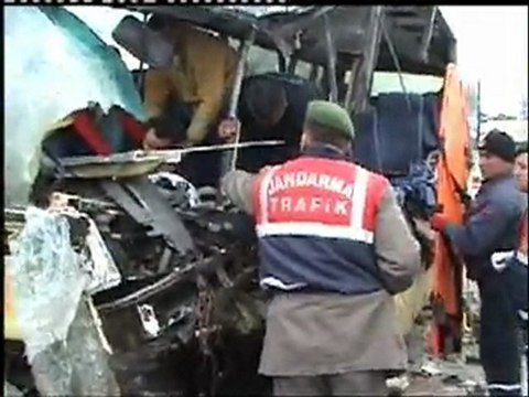 Tır Öğrenci Servisini Biçti