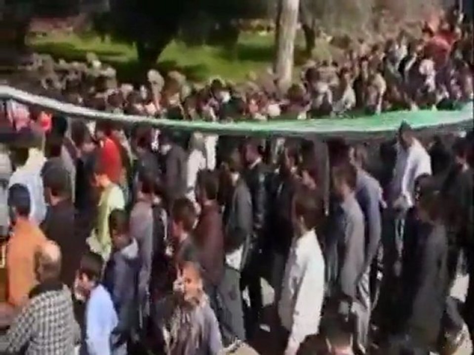 Syrian civilians killed in Homs "massacre"