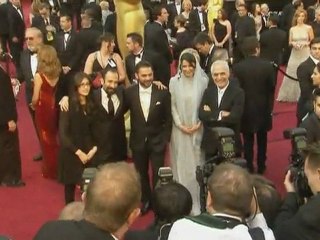 Halle Berry engaged, Springsteen tops UK charts