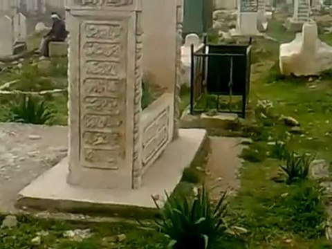 فري برس ريف حلب إبين تحضير قبور الشهداء في البلدة استعدادا لقدوم الجيش الاسدي 12 3 2012