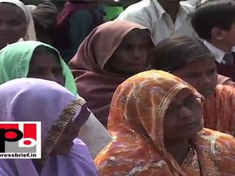Priyanka Gandhi Vadra in Mateenganj (Raebareli) addresses the voters