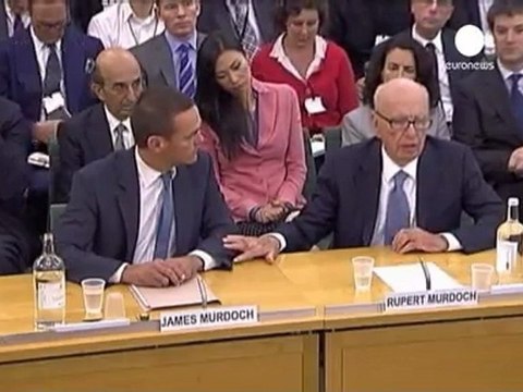 Londra, scandalo intercettazioni. Rebekah Brooks di...
