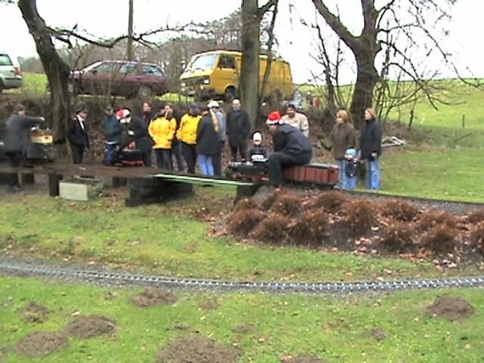 Anheizen der Echtdampfloks beim Nikolausdampf am 09.12.07 im Huserland