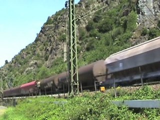 Eisenbahnen und Raddampfer Goethe südlich der Loreley
