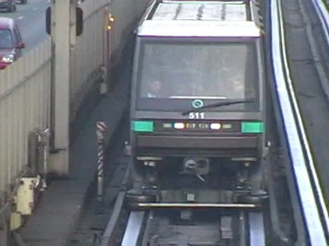 MP05 : Arrivée à la station Esplanade de la Défense sur la ligne 1 du métro parisien