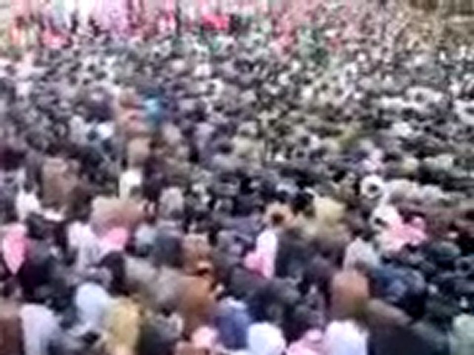 فري برس  ريف حماه المحتلة الصلاة على الشهداء في قرية طلف 13 3 2012