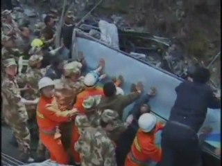 China bus crash kills 15