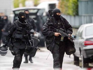 ZAPPING ACTU DU 21/03/2012 - Mohammed Merah : ennemi public numéro 1 encerclé par le RAID