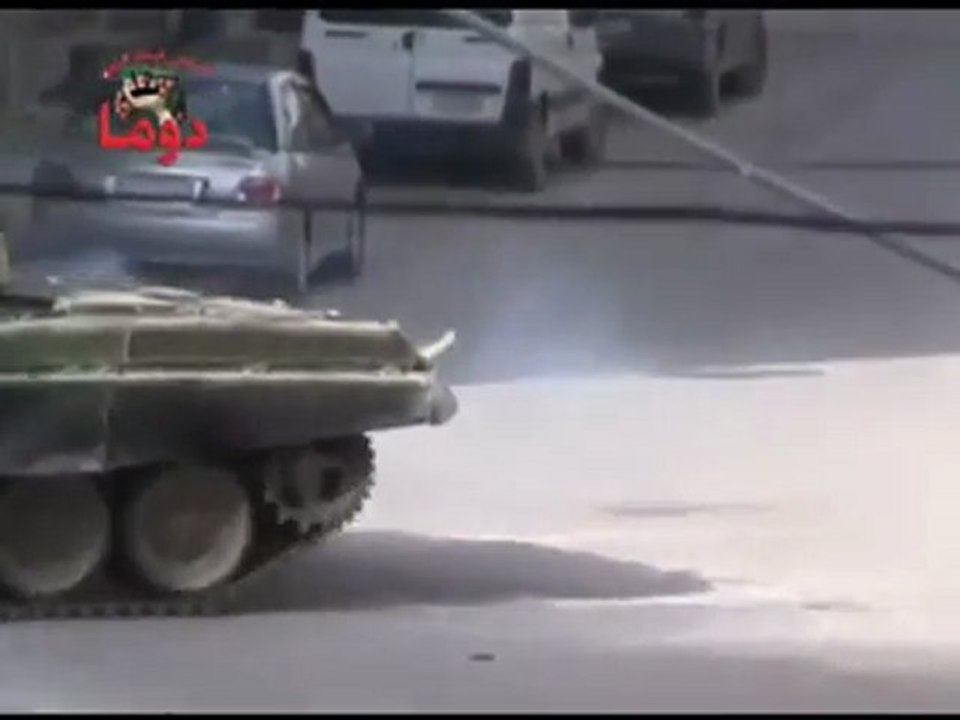 فري برس ريف دمشق اقتحام مدينة دوما بالدبابات  و مداهمات عشوائية  13 3 2012  ج1