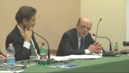 Descargar video: Gaeta (LT) - Aldo Pace e la Storia del Banco di Napoli al XXI Convegno di Gaeta (10.03.12)