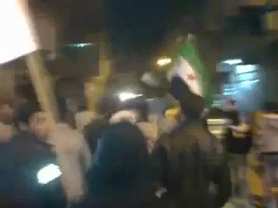 فري برس ريف دمشق زملكا مظاهرة مسائية رغم الحصار وتواجد عصابات الأسد في البلدة 13 3 2012  ج1