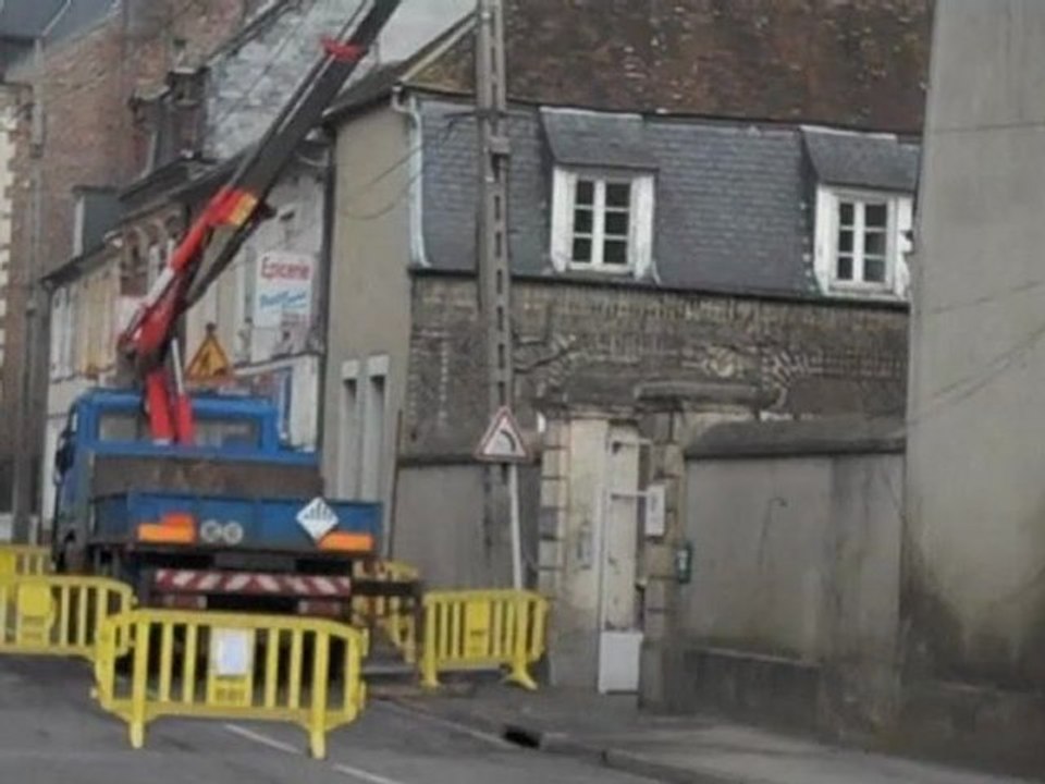 Beauvais : le poteau électrique menace de s'effondrer