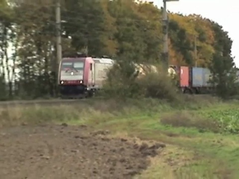 Linke Rheinstrecke bei Brühl Walberberg mit viel Eisenbahnverkehr