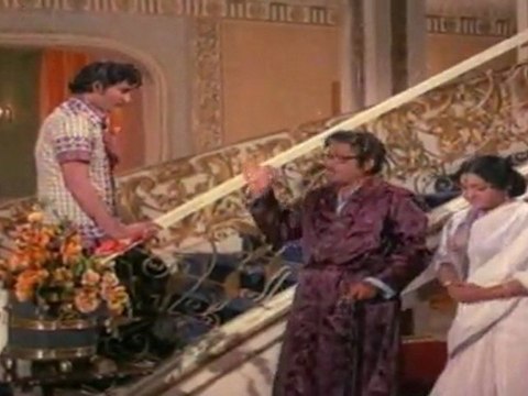 Gunavanthudu - Kantha Rao Scolds His Son Sobhan Babu