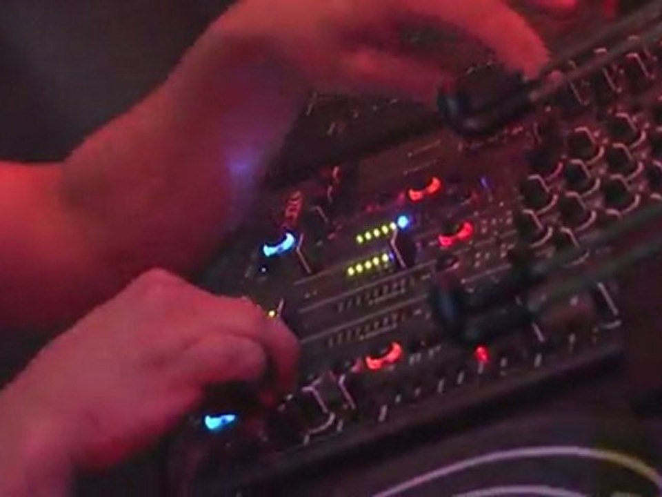 Solar & Plattenspiel @ Artheater März Trailer