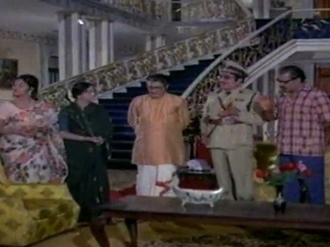 Gunavanthudu - Manjula Meets Shobhan Babu