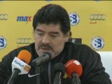 Maradona se la prende con Quique Sanchez Flores