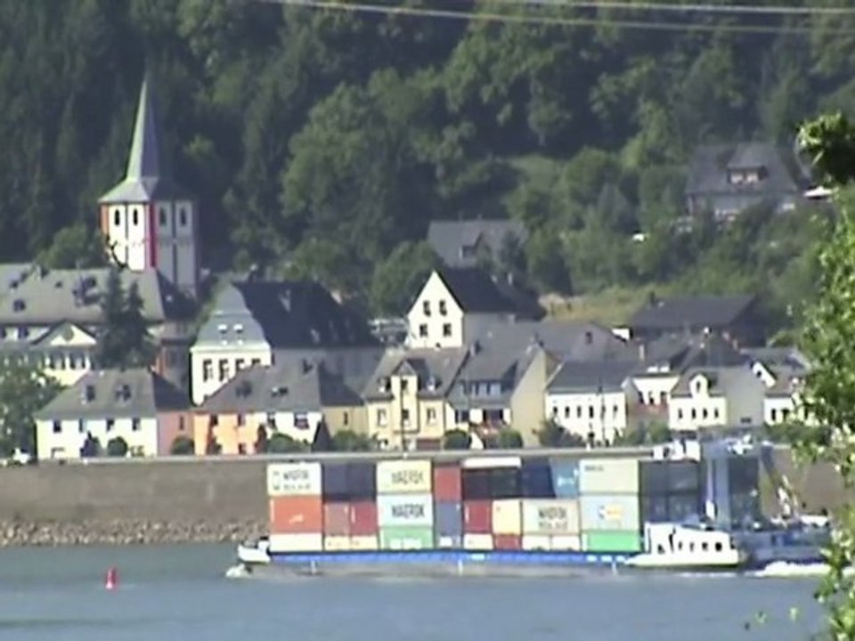 Trains on both Rhine lines and ships at the small town of Kestert beside the Rhine