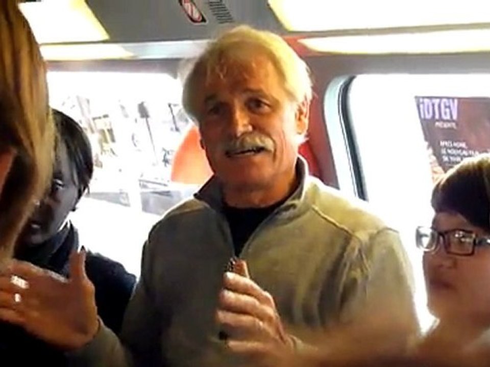 YANN ARTHUS BERTRAND DANS LE TRAIN PARIS-MARSEILLE - 12 MARS 2012