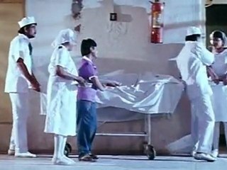 Rowdy Rani - Vijayashanthi And Her Family Escapes From Sri Hari