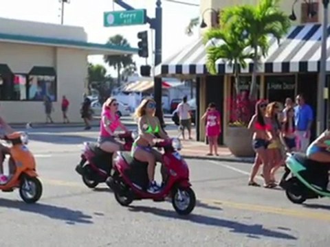 Selena Gomez, Hudgens Flaunt Bikini Bods