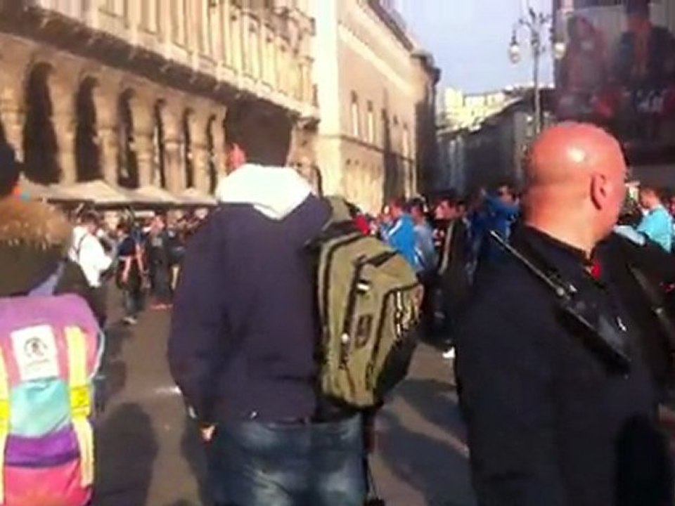 BRAVA MASSALIA INTER MILAN  / OM 2012 AMBIANCE DEVANT LA CATHEDRALE