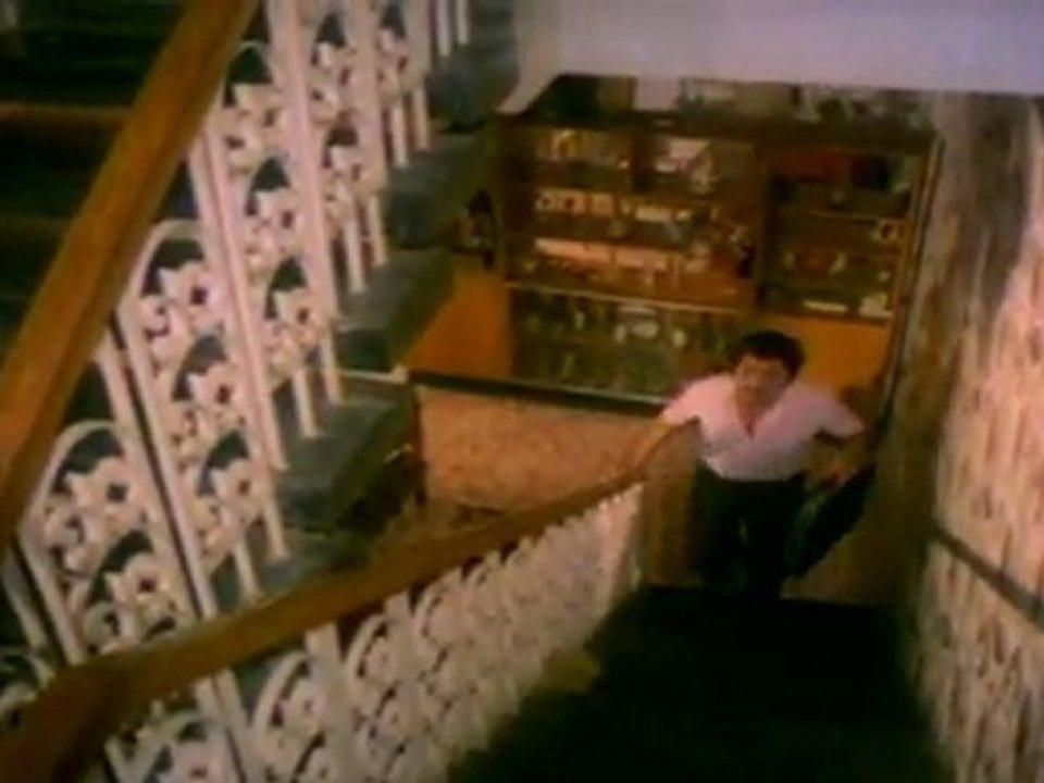 Chinna Kuyil Paaduthu -- Ravi Meets Ambika