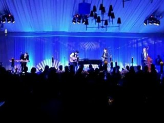 Mumford and Sons perform for Barack Obama and David Cameron