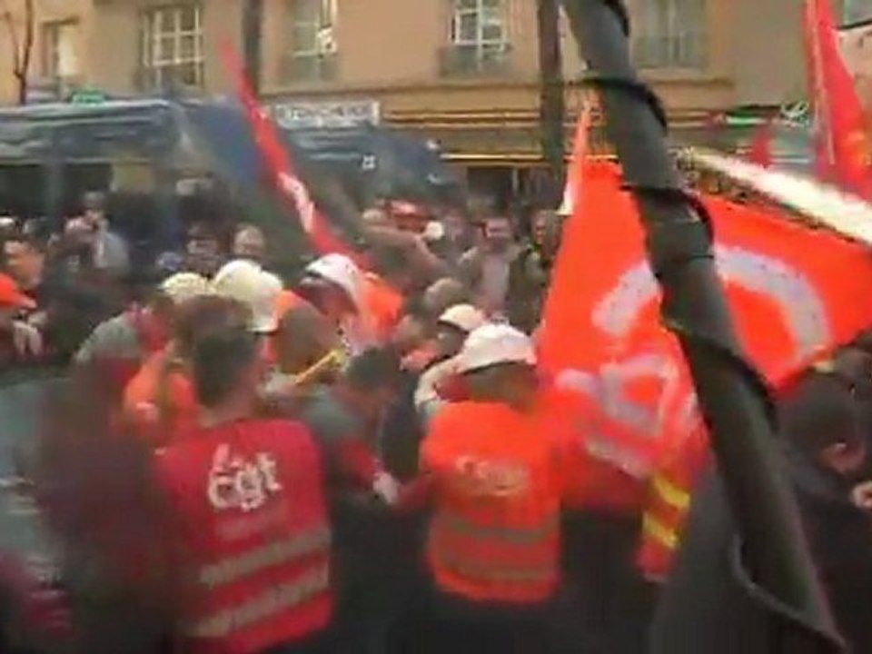 French steel workers clash with police
