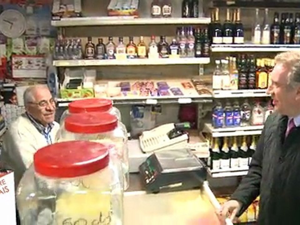 François Bayrou - Rencontre avec l'association "La passerelle" à Epernay (51)