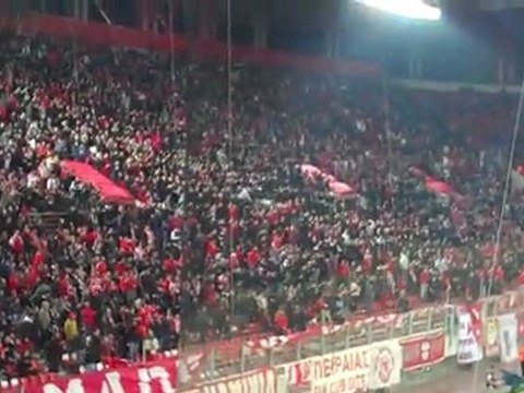 Είσοδος παικτών Μέταλιστ για προθέρμανση