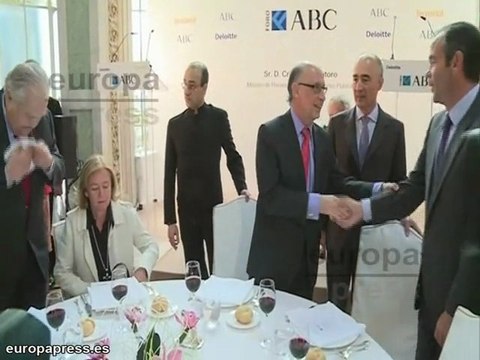 Montoro rechaza subir IVA, IRPF y Especiales