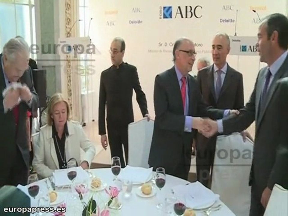 Montoro rechaza subir IVA, IRPF y Especiales