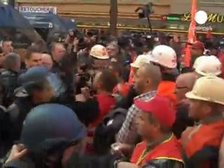 Francia: disturbios ante la sede de campaña de Sarkozy