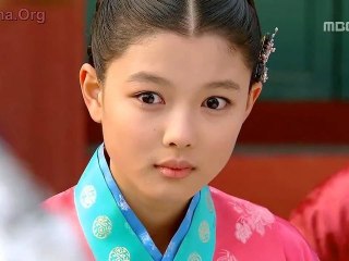 Prince Lee Hwon encounters little Yeon Woo at palace