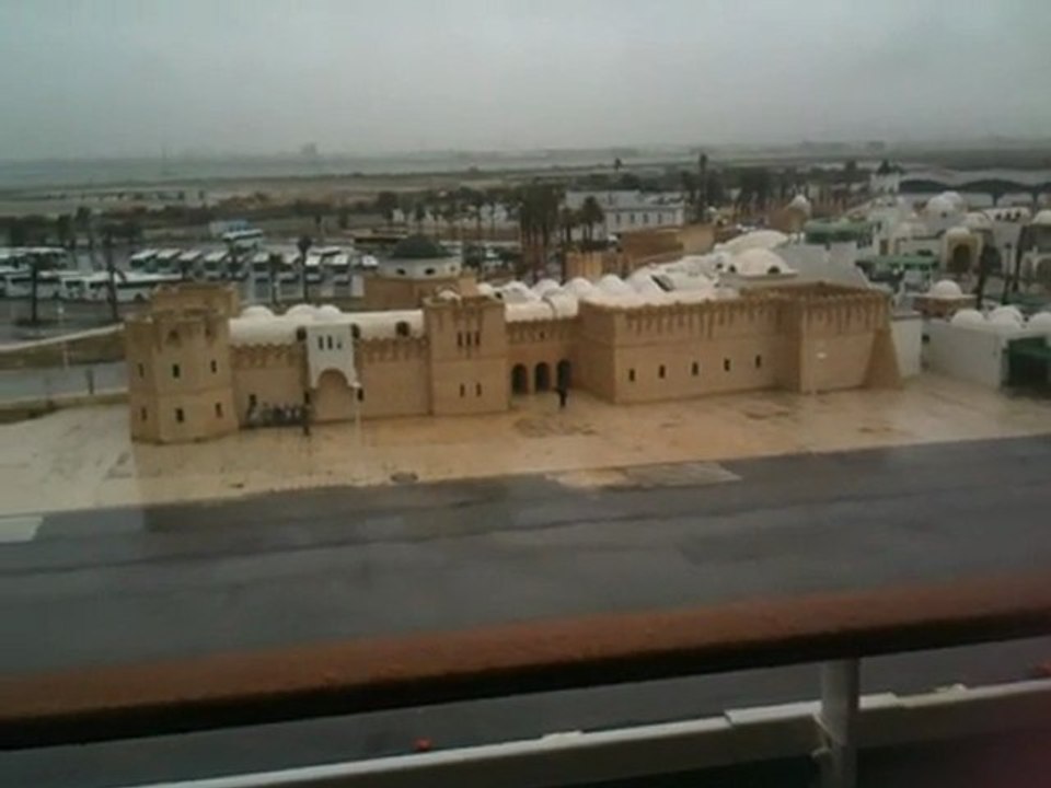 Arrivée bateau la goulette avec le MSC Splendida (février 2012)