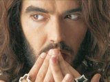 Russell Brand Surrenders To Police, Released on Bail - Hollywood Scandal