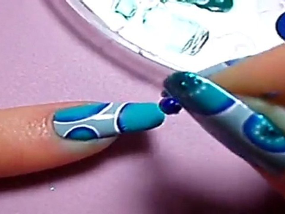 Nail art one stroke disco bleu