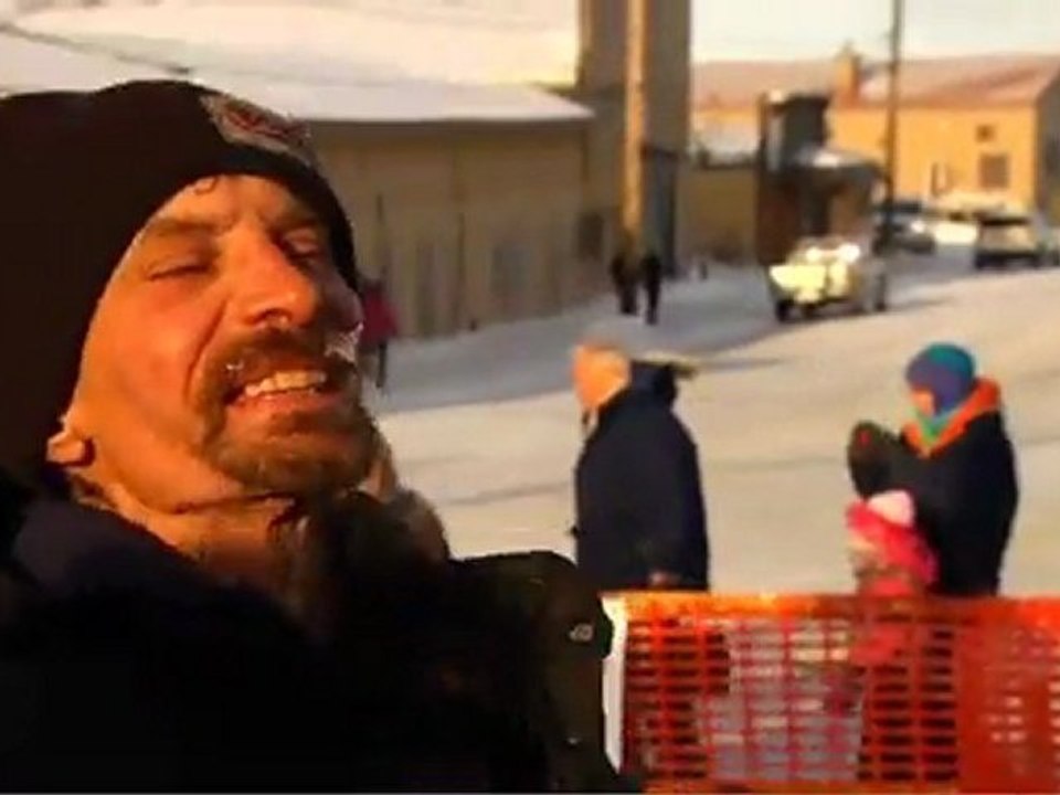 Iditarod 2012-Lance-Mackey-Crosses-the-Finish-Line-Forum Chien de traineau.
