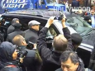 Ashley Judd signos autógrafos en Good Morning America