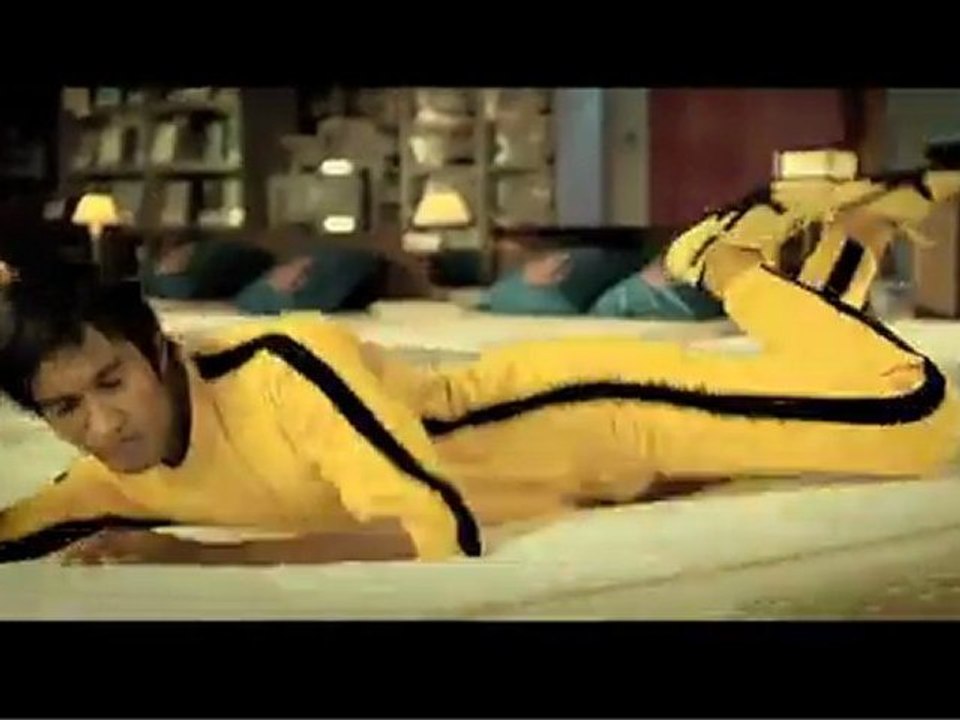 PUBLICITE UNIVERS DU SOMMEIL 2012 : BRUCE LIT LATTE LES PRIX.