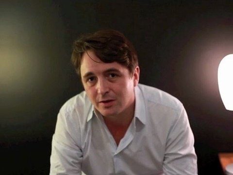 Pourquoi l'Elysée veut transformer Carla Bruni en femme au foyer désespérée